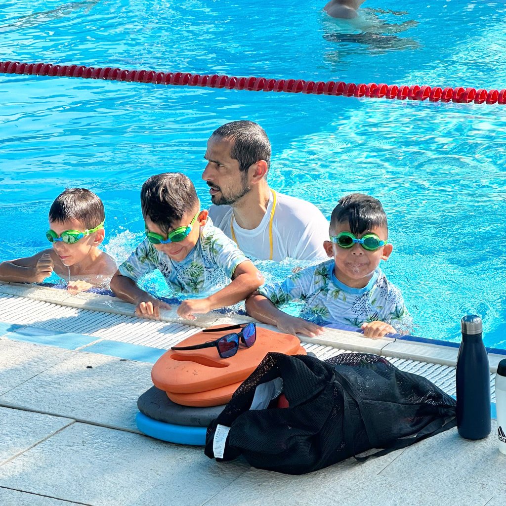 ללמוד לשחות ב-10 מפגשים: איך הופכים פחד מהמים לביטחון עצמי לקראת הקיץ?