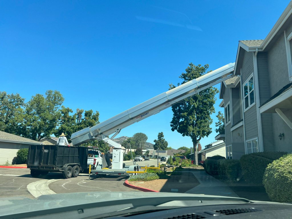 Equipter RB4000 debris removal at roofing job