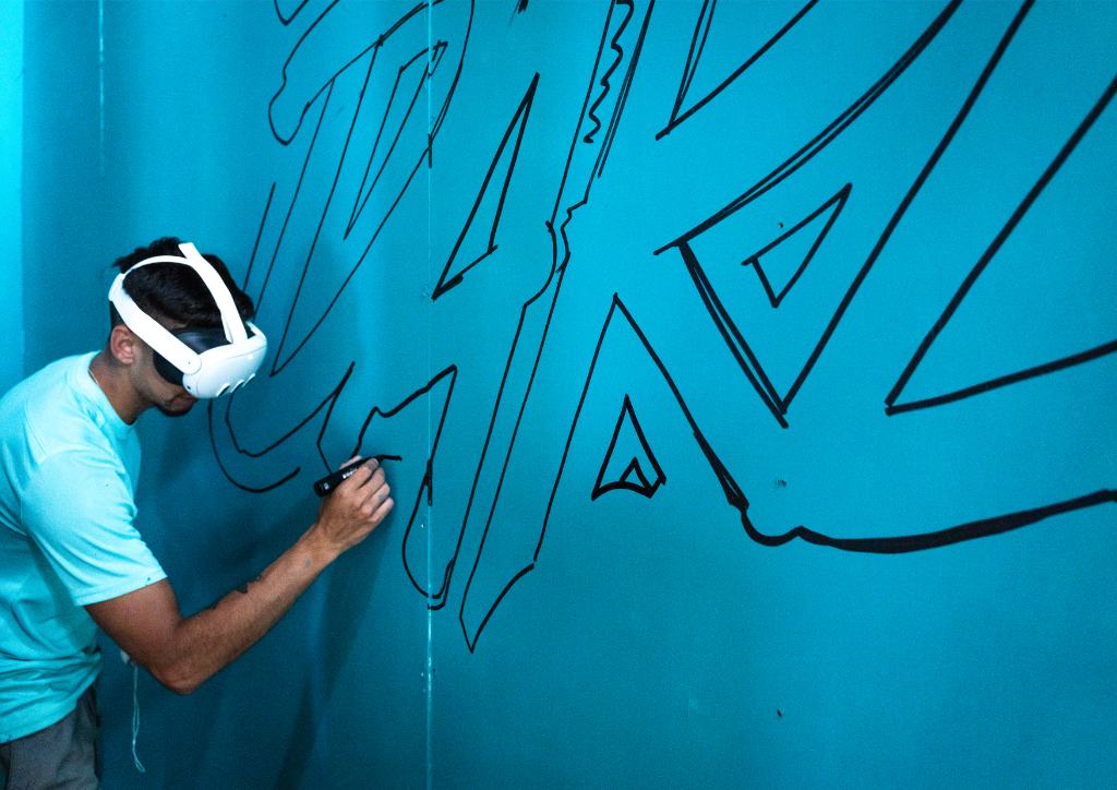 VR-guided wall sketching concept