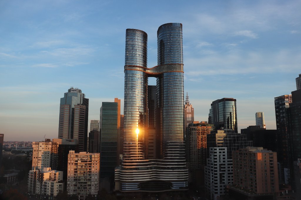 Multiplex Shaping Skylines