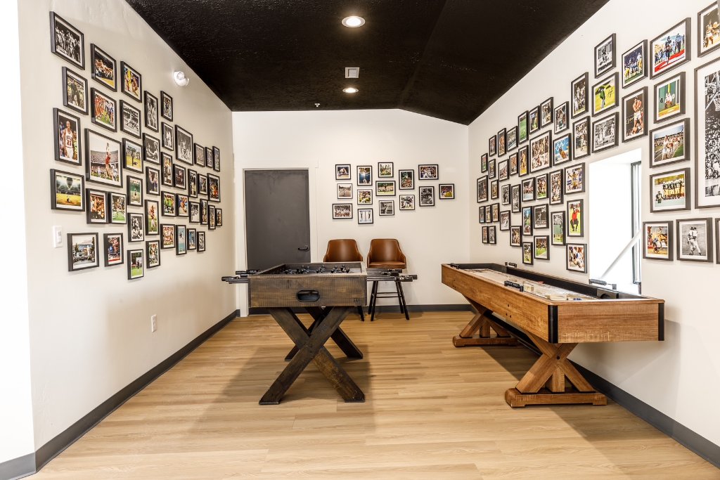 Tommy's Golf Lounge - Photo 4