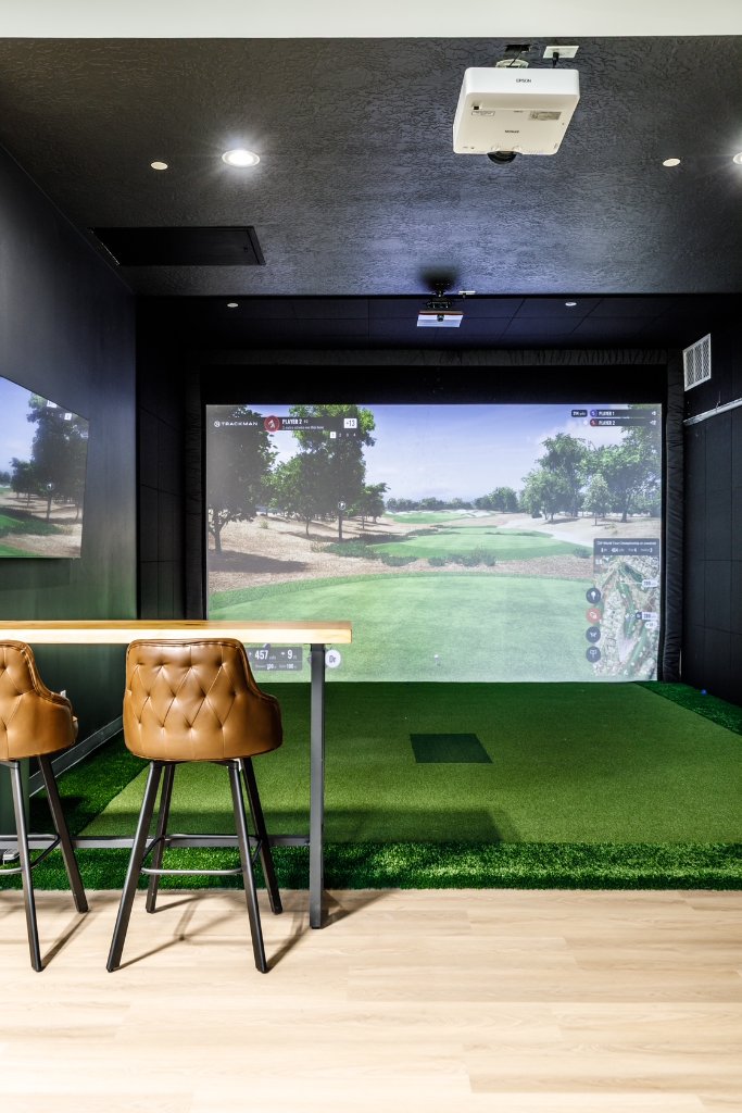 Tommy's Golf Lounge - Photo 5