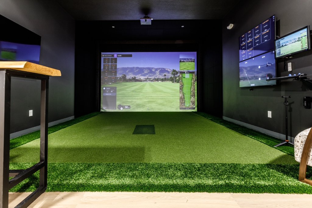 Tommy's Golf Lounge - Photo 2