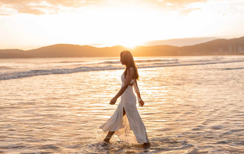 Why Walking Barefoot on Earth Reduces Inflammation - healthy-living article about toxin-free living