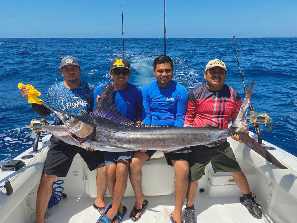 Robert Martinez from Chicago, IL - verified 5-star customer catch photo, deep sea fishing charter review Cabo San Lucas with Cabo Fishing Charters Pros