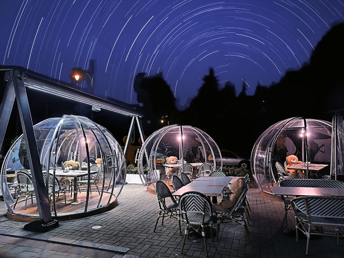 Restaurant Bistro Caramello Sinaia cu cafea de specialitate și atmosferă prietenoasă