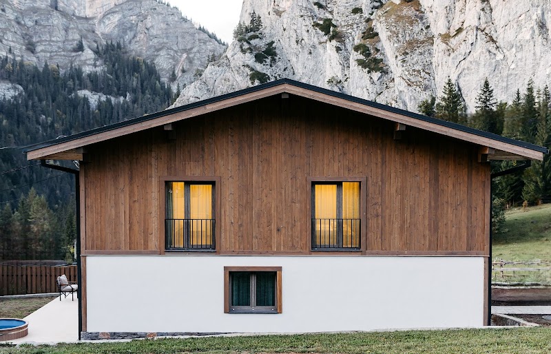 Grand Chalet Bălan, cazare confortabilă în Transilvania, cu peisaje montane spectaculoase.