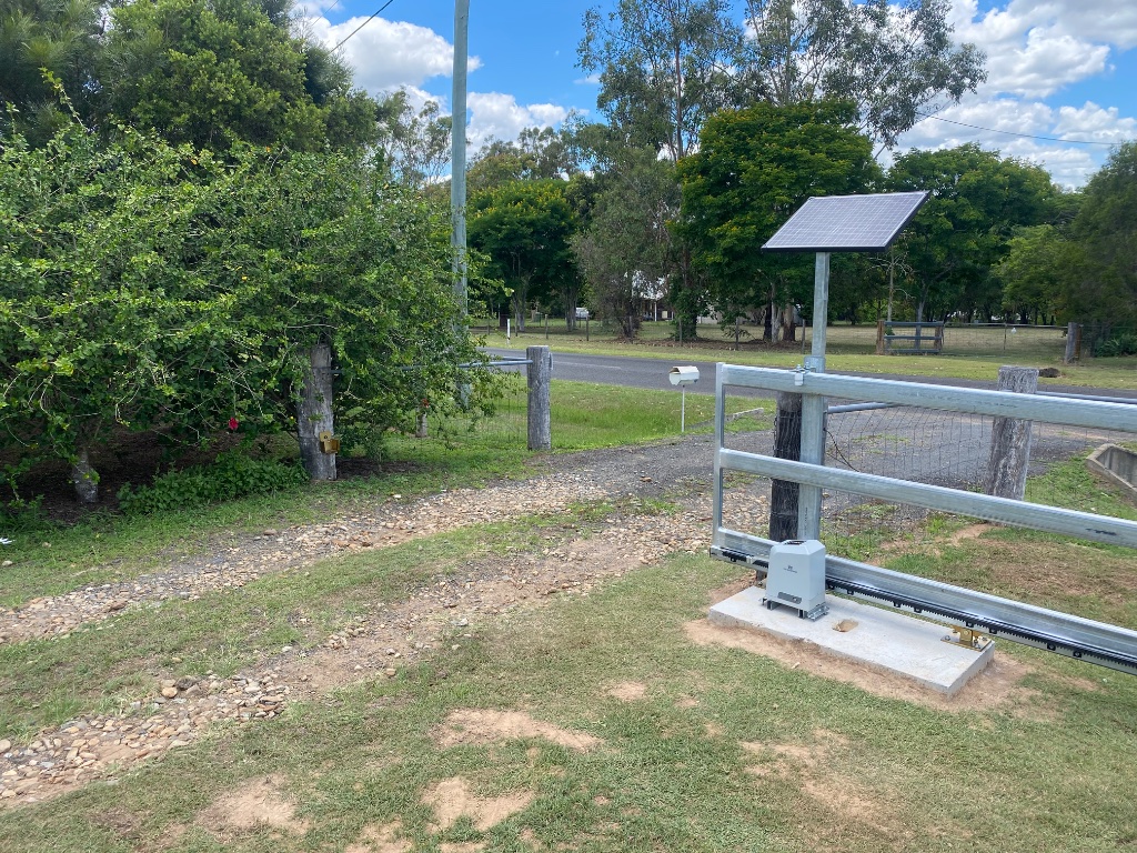 Cantilever Gate with Solar Panel
