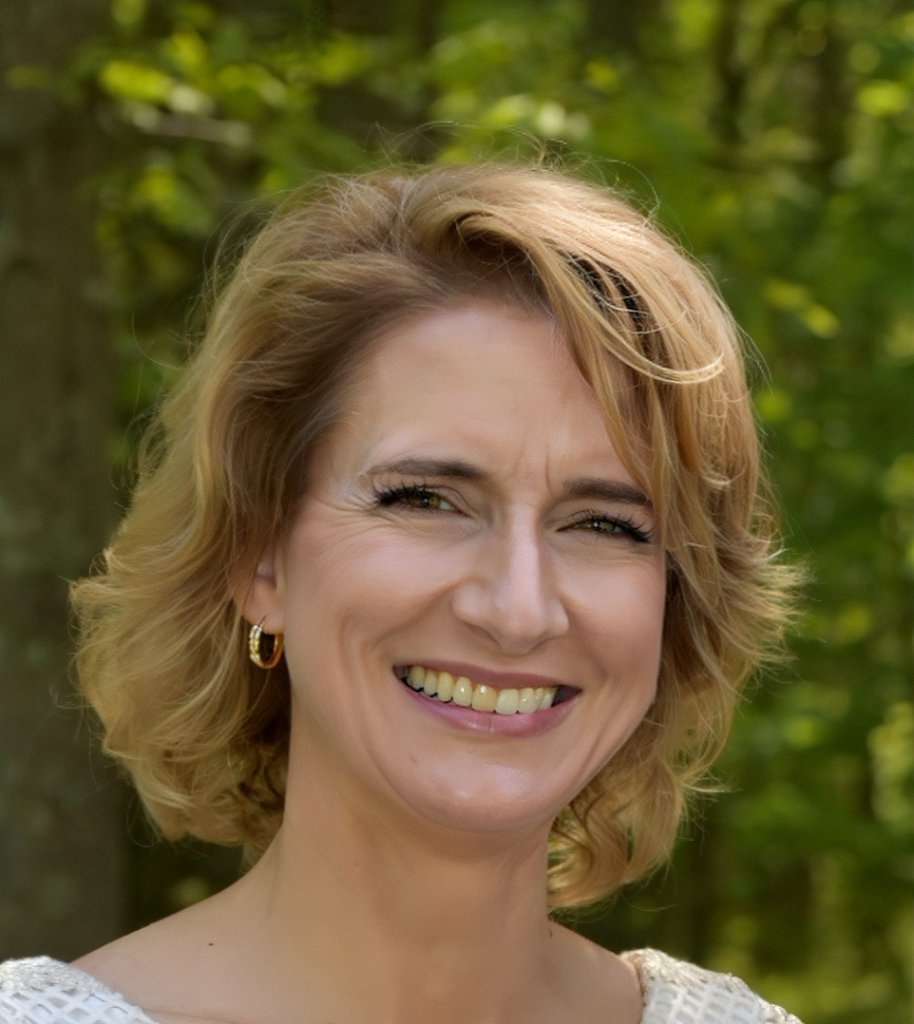 Debbie Perry, Registered Dietitian • Certified Educational Microscopist