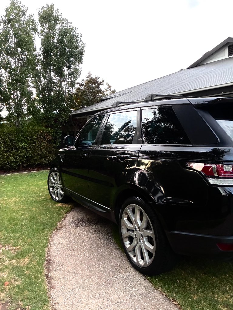 Stunning reflection on black Range Rover Sport