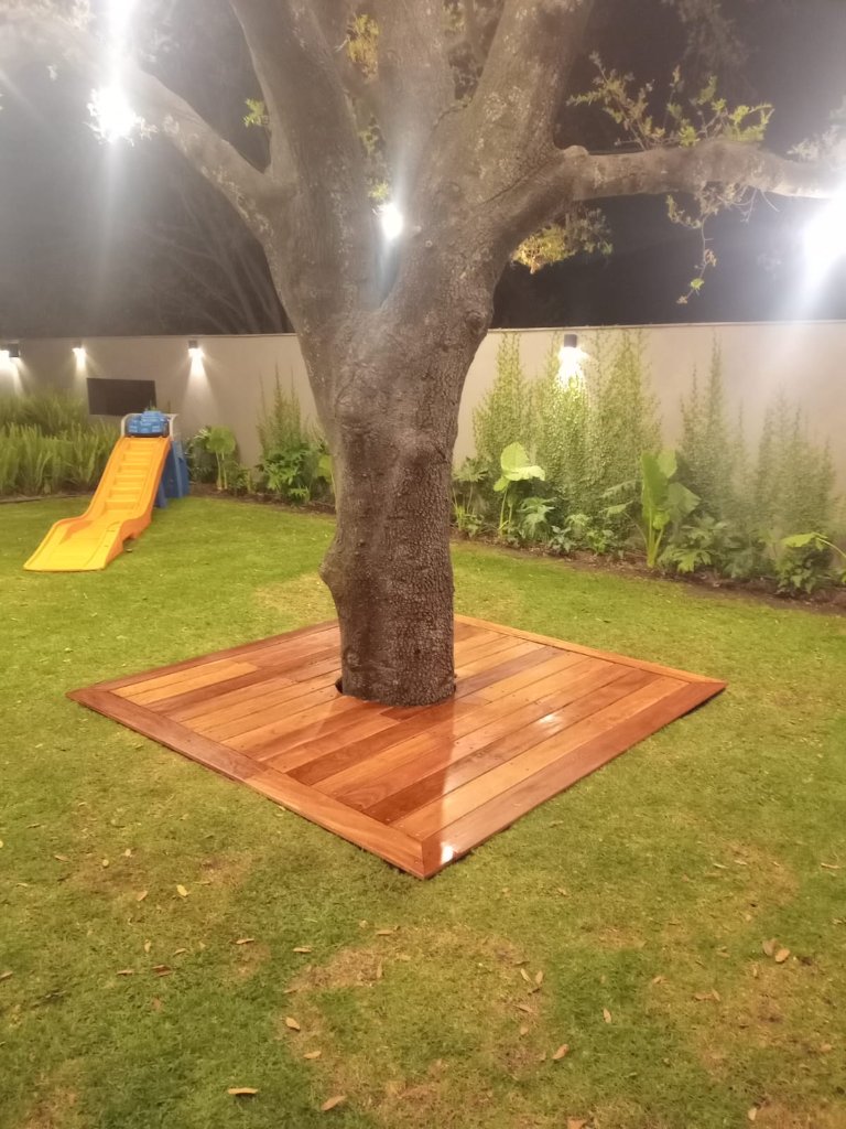 Deck Alrededor de Árbol