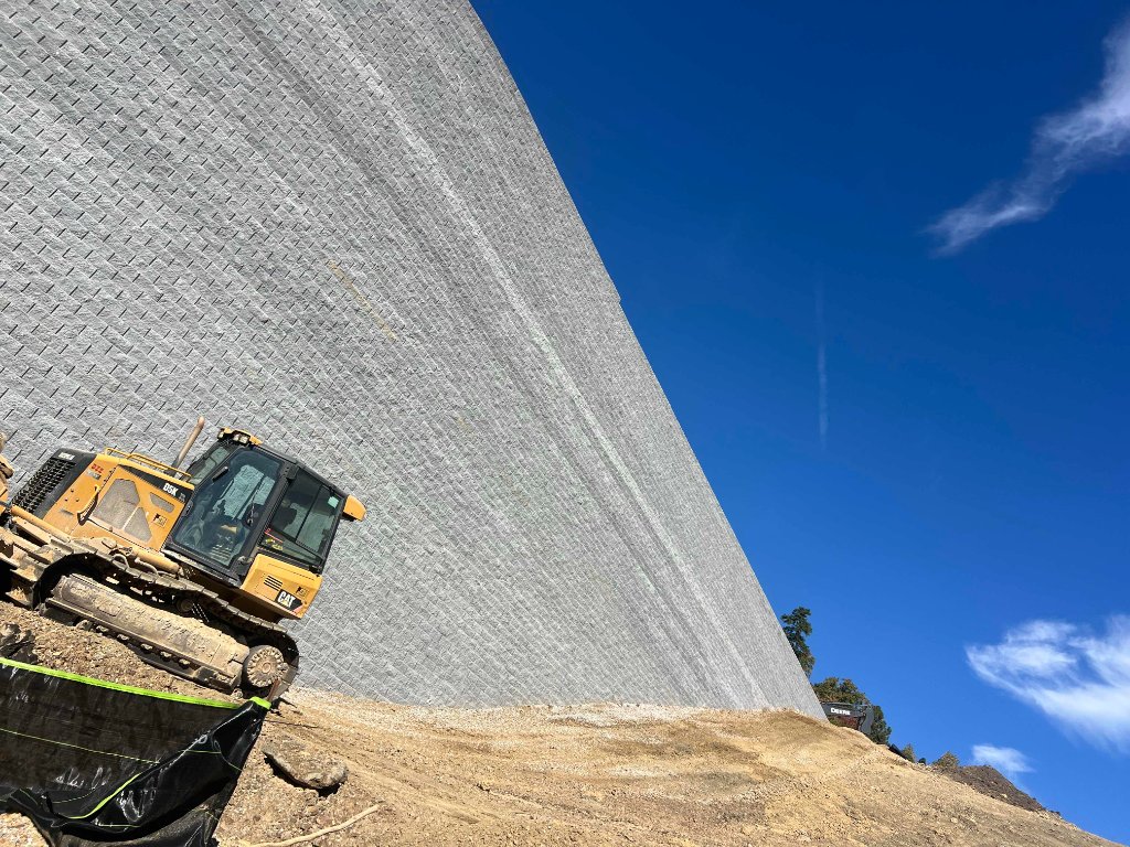 Large-Scale Retaining Wall System