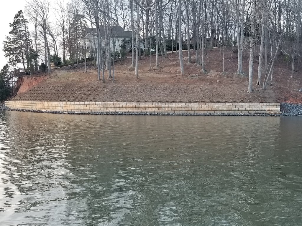 Lakefront segmental block retaining wall with shoreline erosion protection