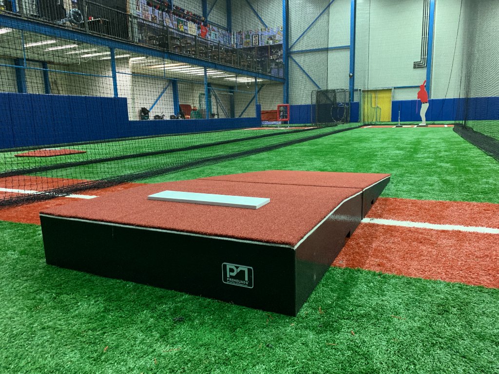 Pitcher's mound op het indoor infield