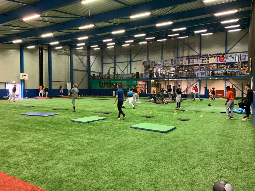 Groot infield met meerdere activiteiten