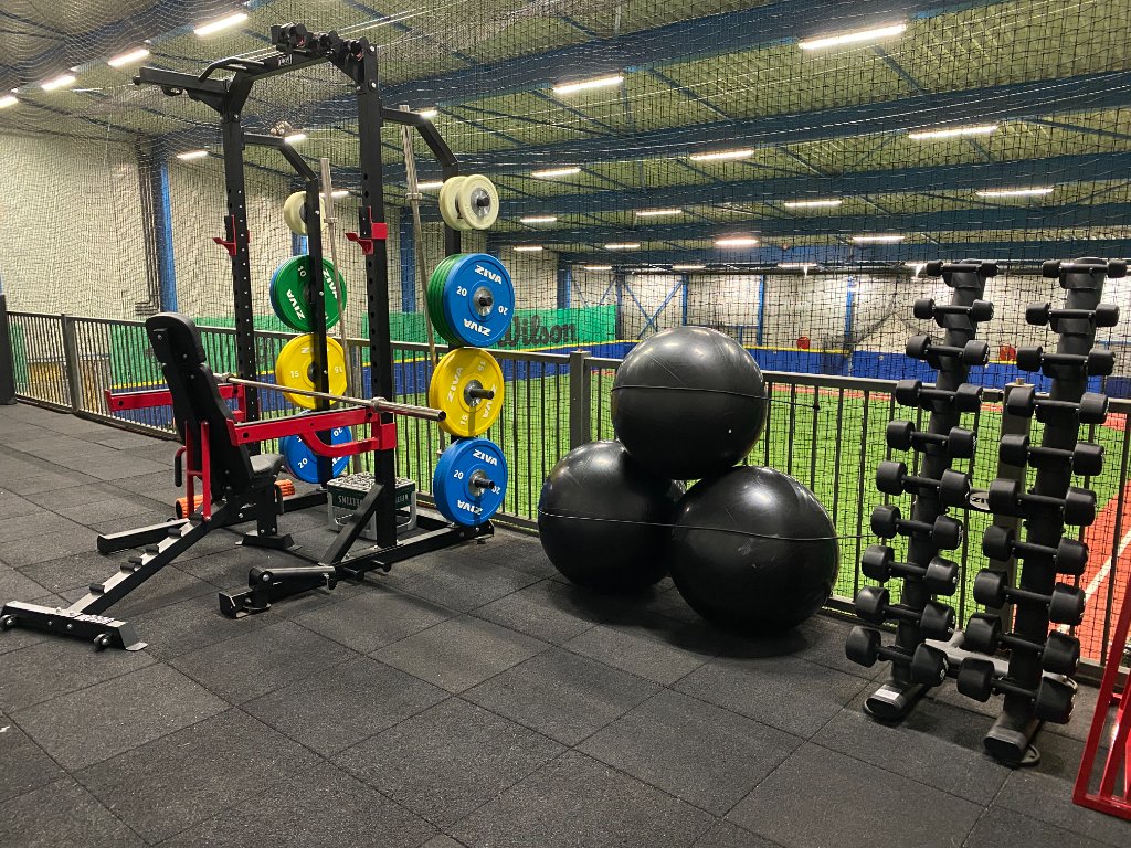 Fitnessruimte met professionele apparatuur