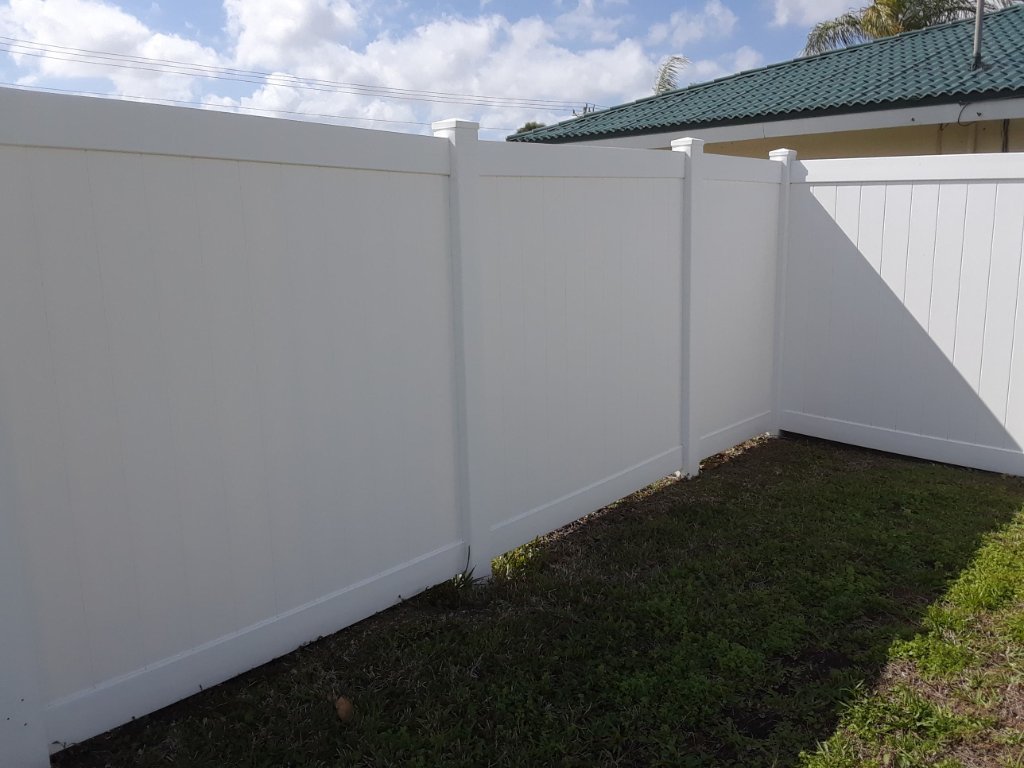 After - Fence Cleaning Transformation