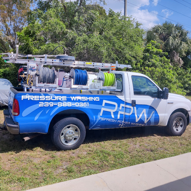 Pressure washing in Shell Point Fort Myers