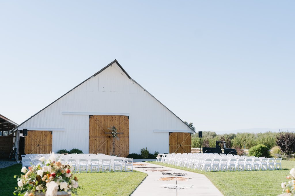 White Barn Lawn Kiss