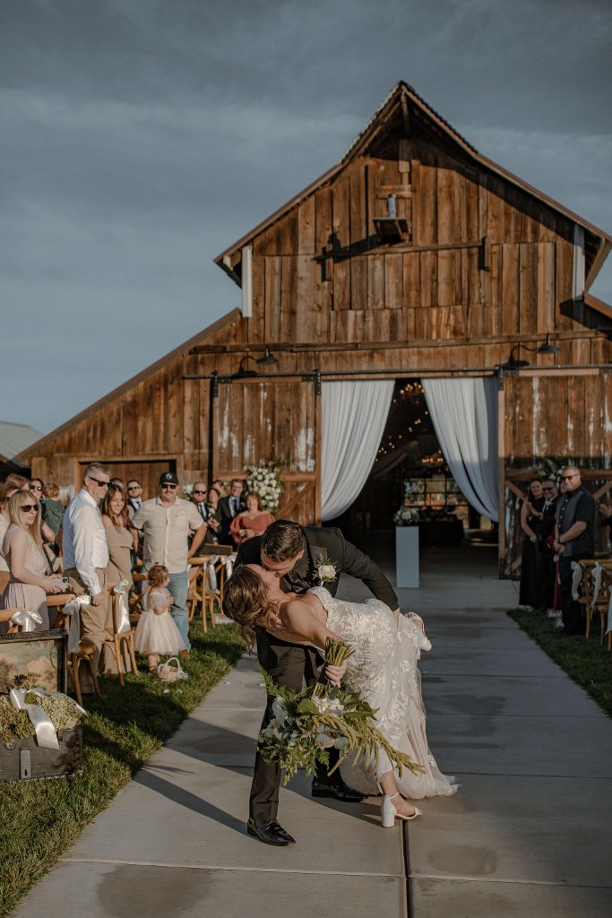 Brown Barn Floral Arch Sweetheart