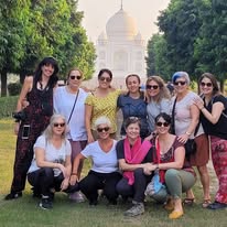 Grupo completo en los jardines del Taj Mahal