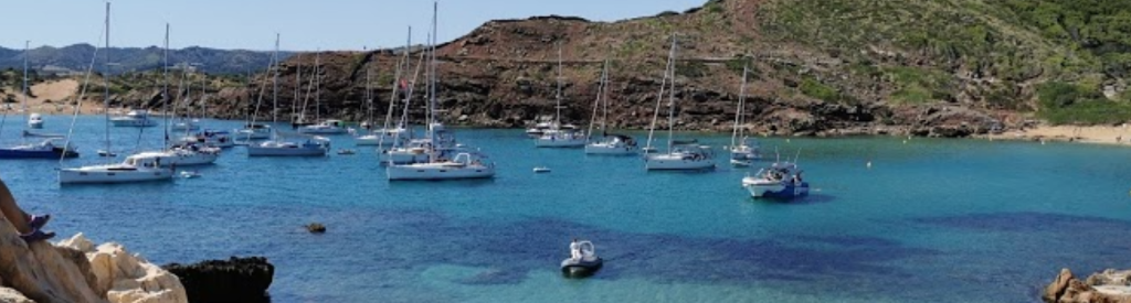 Velero en Menorca