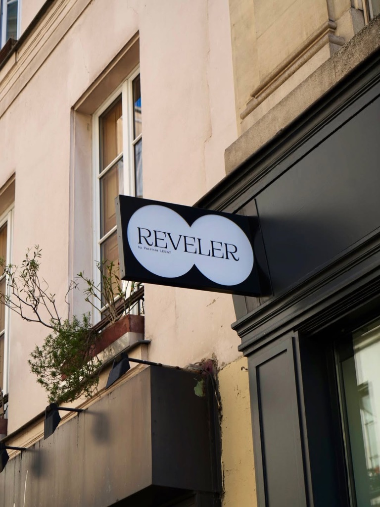STRATÉGIE DE COMMUNICATION 360° REVELER FW SHOWROOM