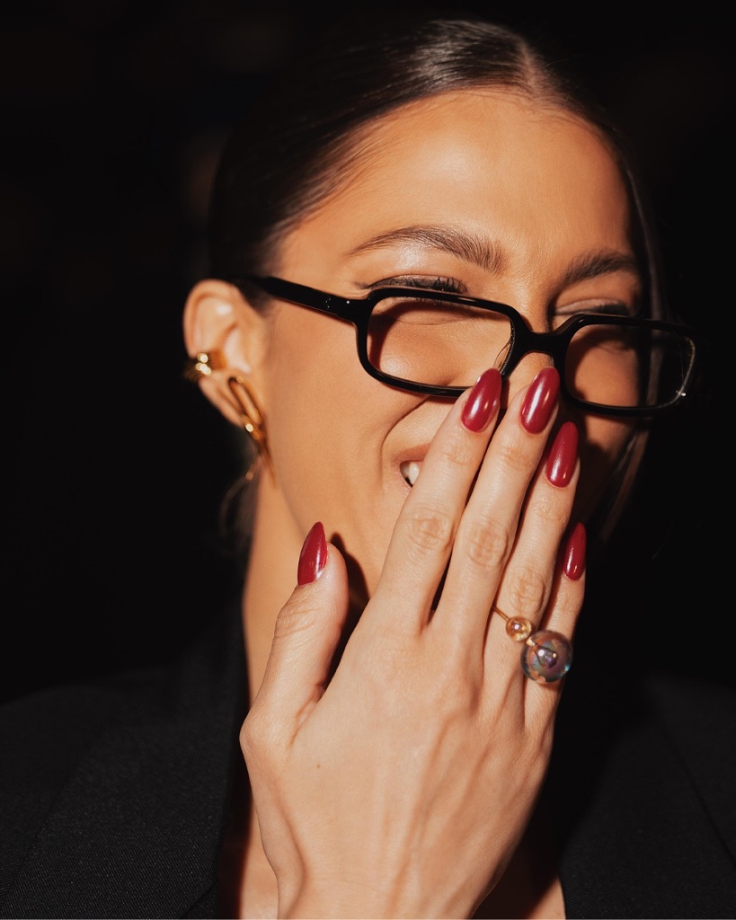 Iris Mittenaere porte La Môme Bijou