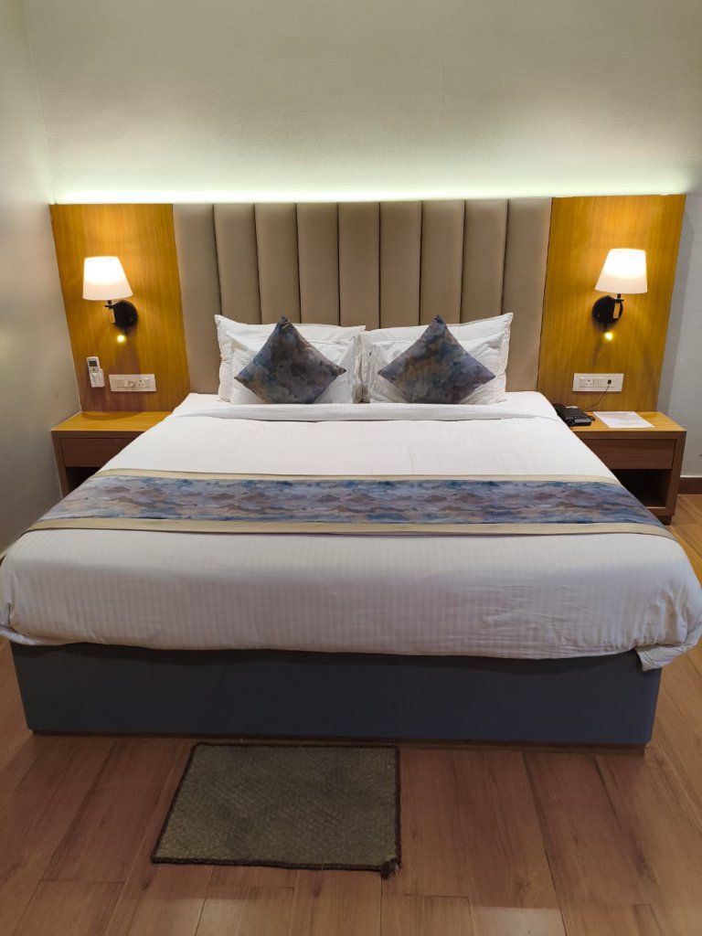 Deluxe Room at Sri Radhe Resort Supaul with King Size Bed and Modern Amenities
