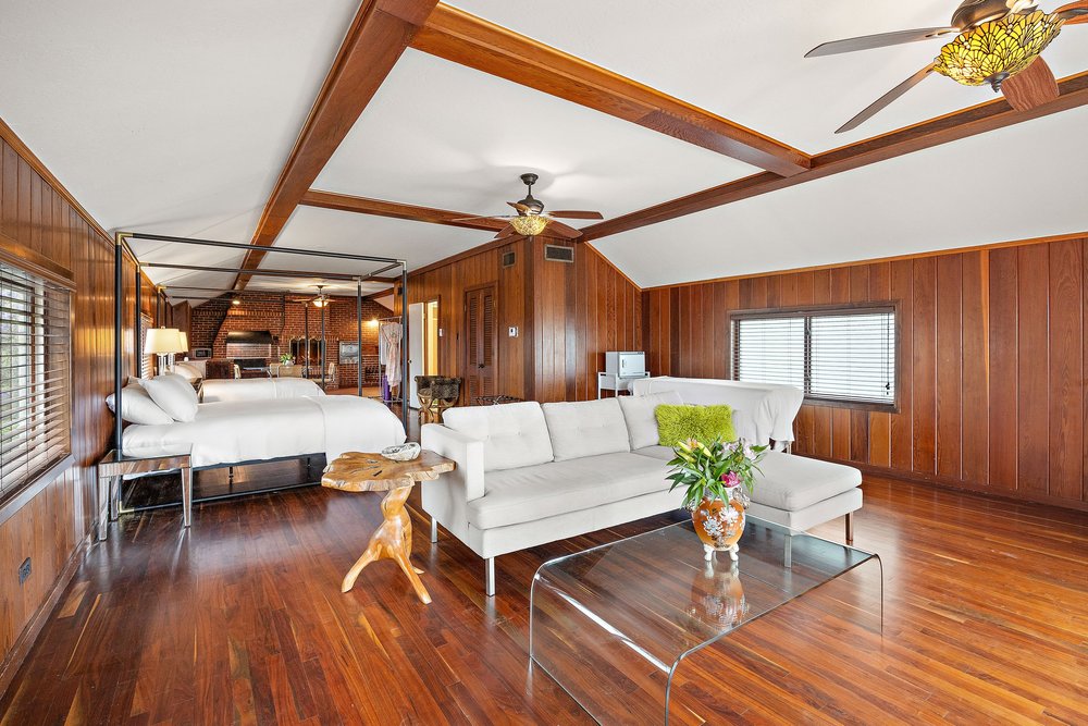 Suite 7 — The Carriage House