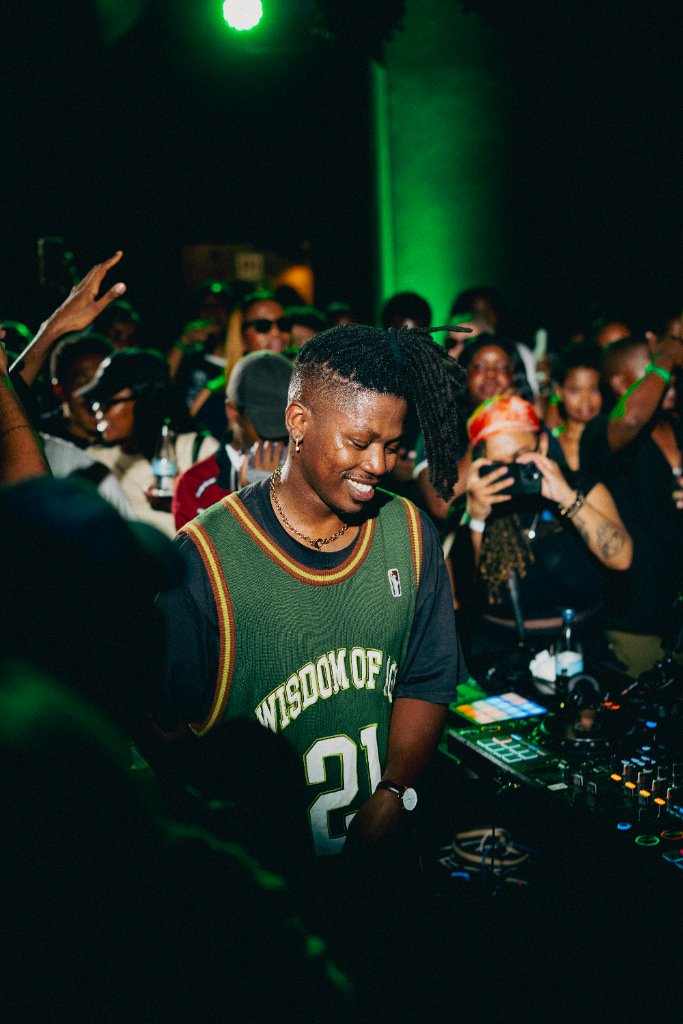DJ crowd
