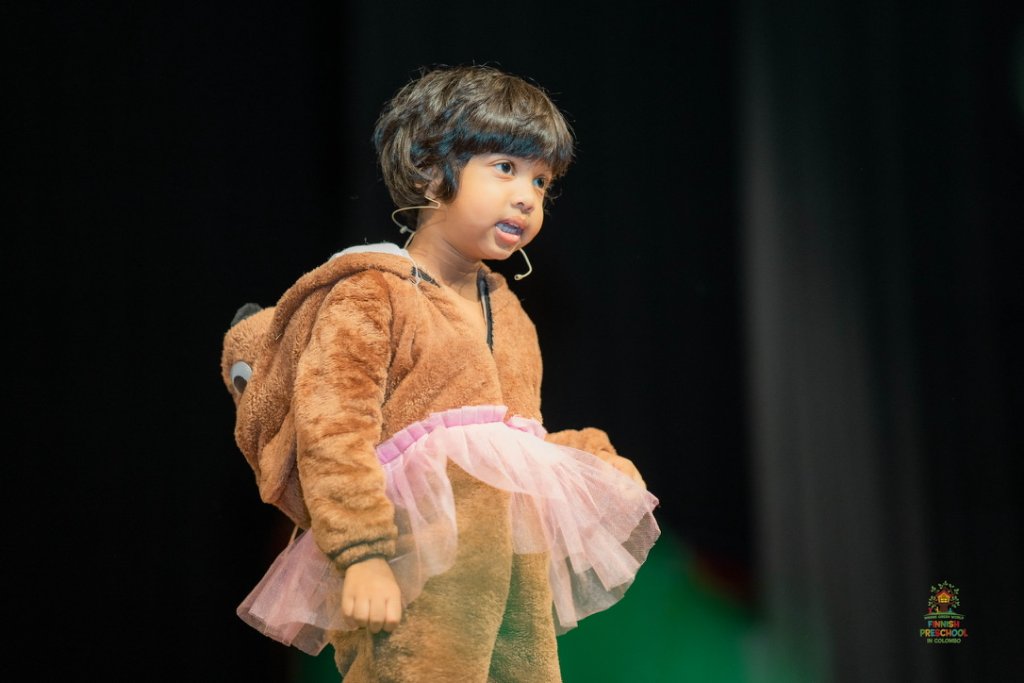 Madagascar Play - Elvis Performer