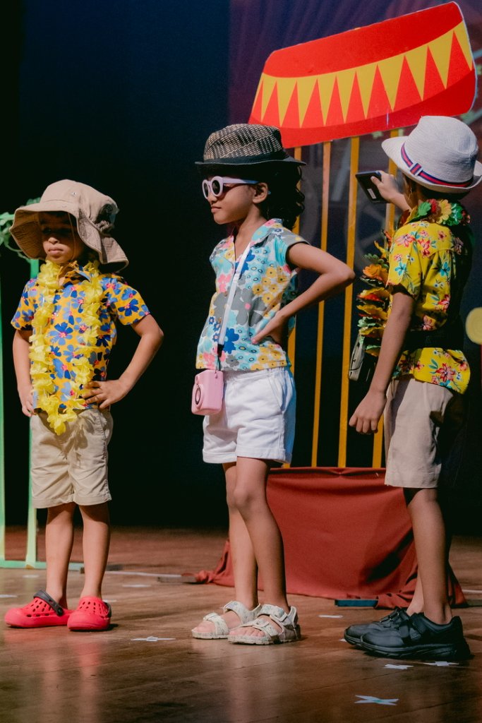 Madagascar Play - Tourist Scene