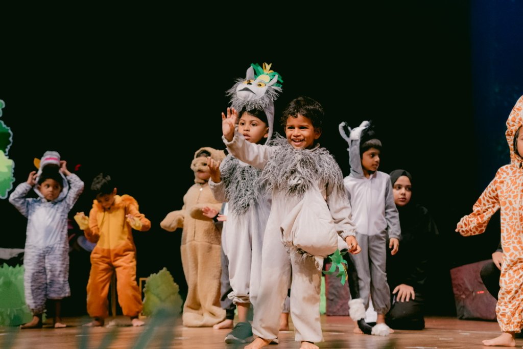 Madagascar Play - Lemur Dance