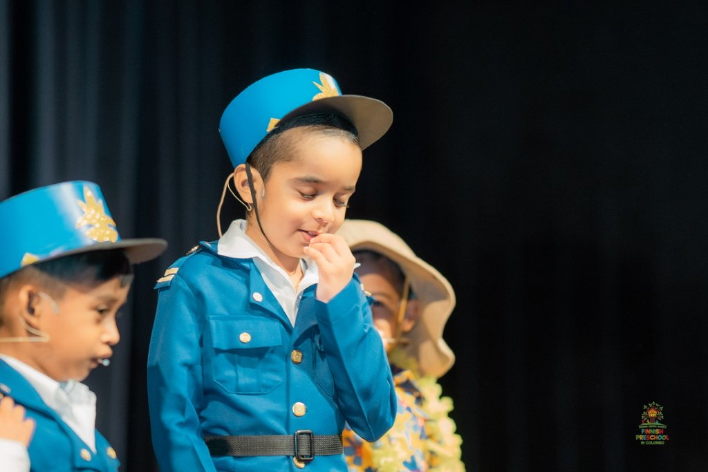 Madagascar Play - Magician Pose