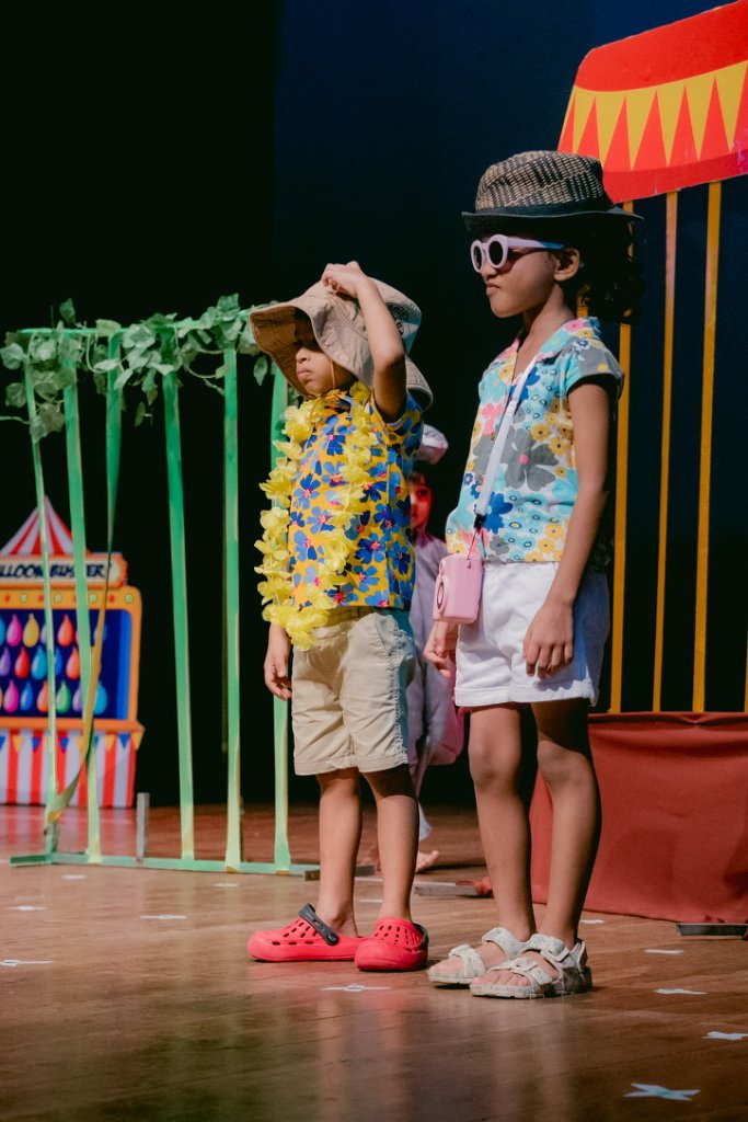 Madagascar Play - Tourist Characters