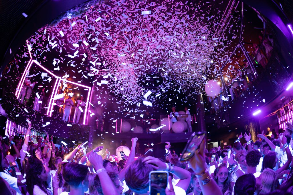 Party moment 5