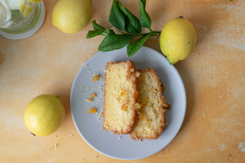 Lemon drizzle cake with sugar topping