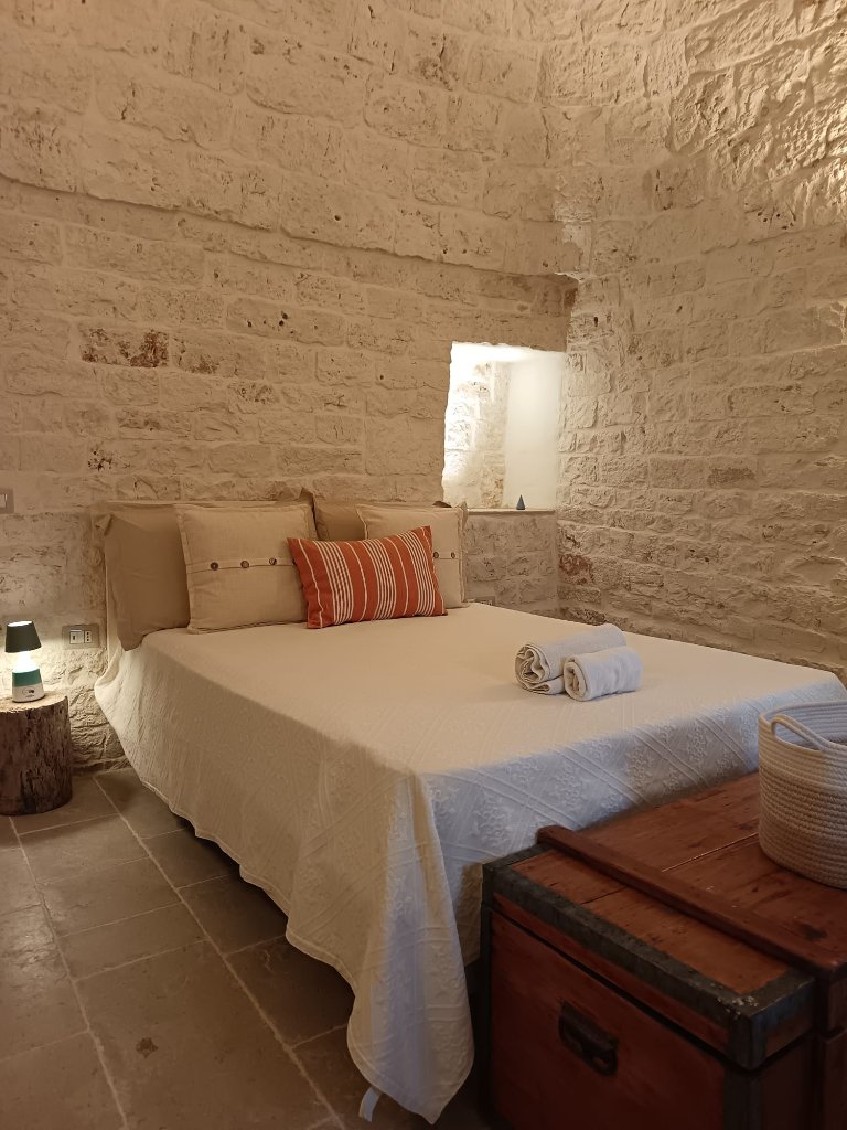 Trulli bedroom with stone alcove window