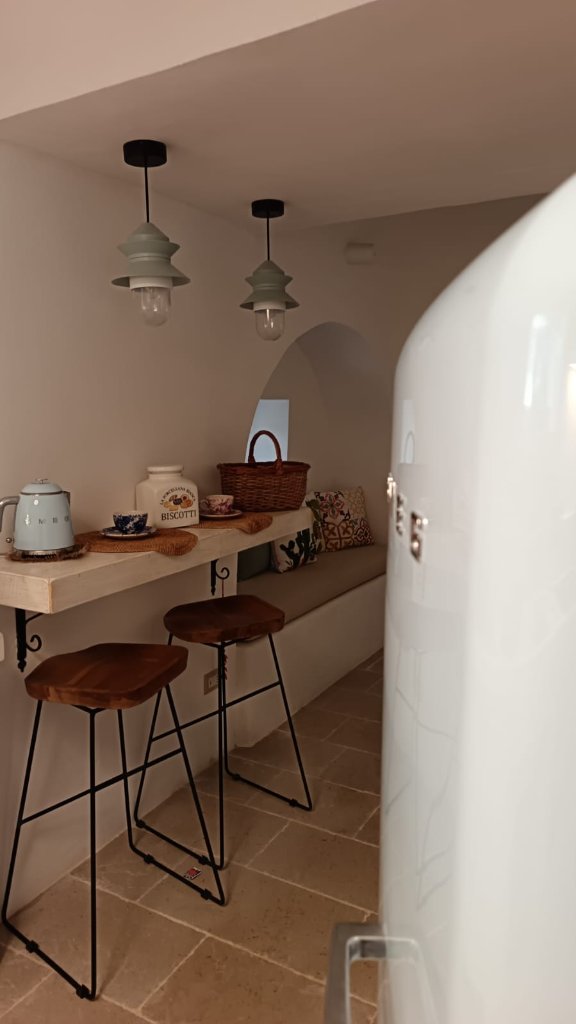 Rustic breakfast nook with pendant lighting