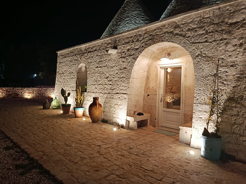 Evening entrance with traditional decor