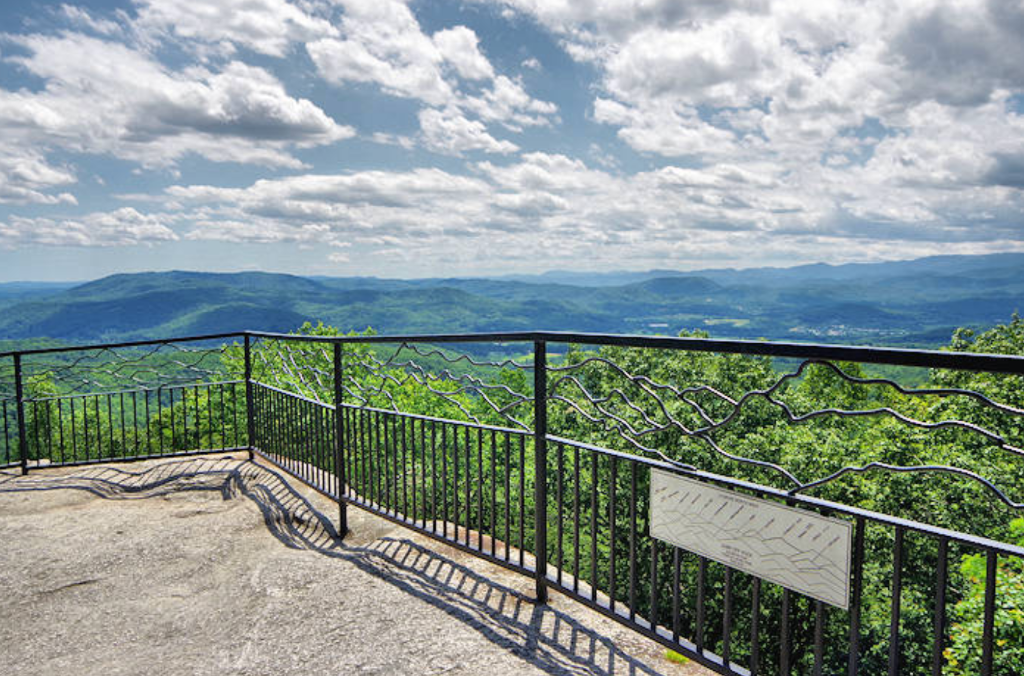 Electric Bike Tours - Discover scenic landscapes around the inn and beyond at Osceola Lake Inn in Hendersonville NC