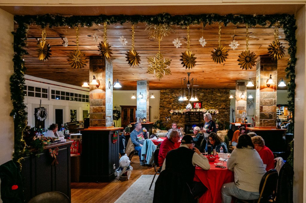Community Events - Lakeside gatherings & themed holiday happenings at Osceola Lake Inn in Hendersonville NC