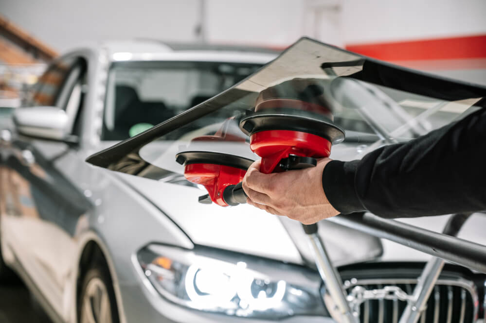 Professional windshield replacement service Dallas Garland - Expert auto glass technician installing windshield