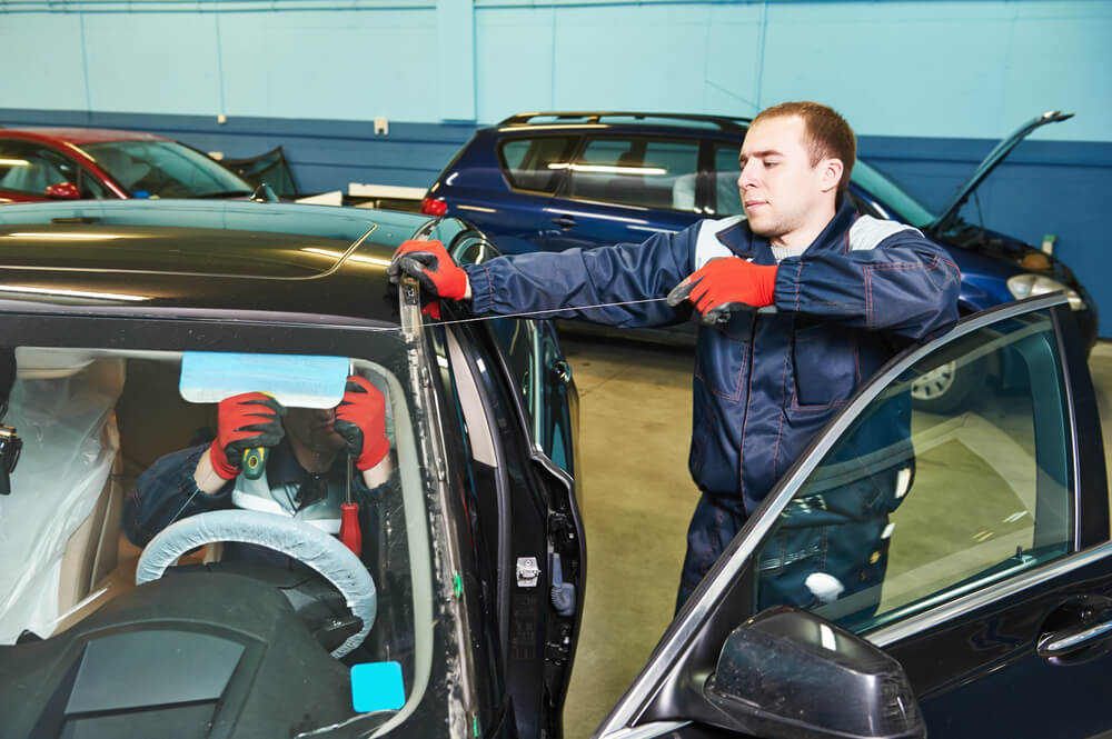 Rockwall auto glass service - Professional windshield repair and replacement in Rockwall TX