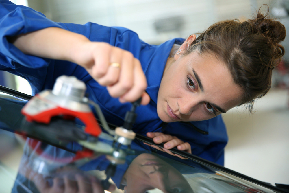 Professional glass repair service Dallas - Expert technician performing windshield repair