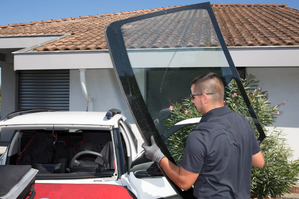 Windshield Replacement Dallas Garland - Professional auto glass service technician performing windshield replacement