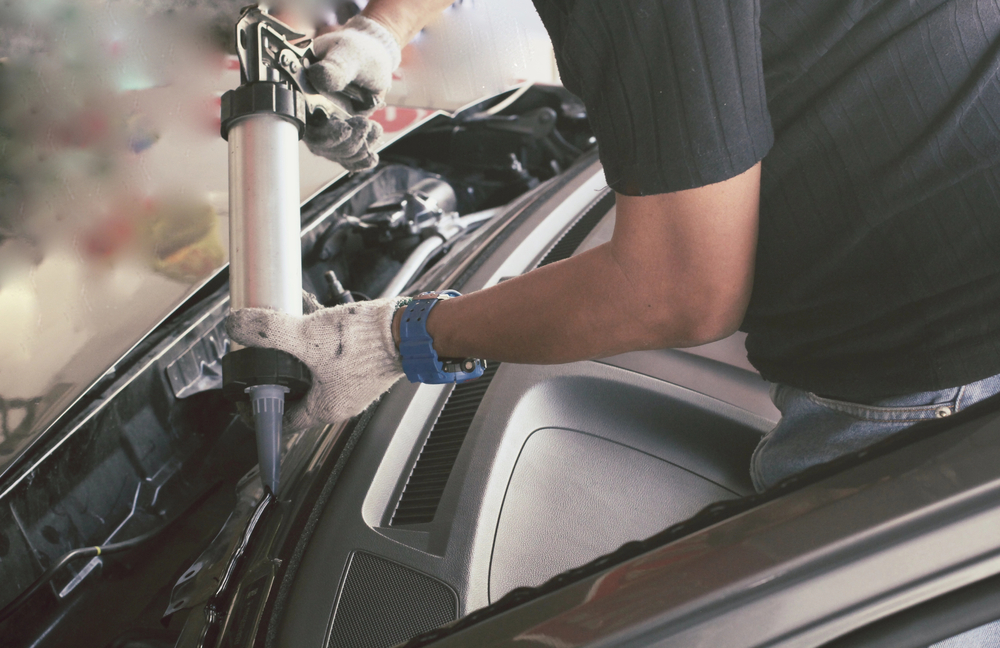 Windshield repair near me Dallas Garland - Mobile windshield chip repair service fixing cracked windshield