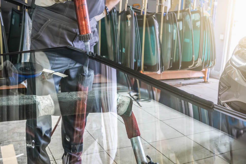Local windshield repair near me - Professional auto glass repair service in Dallas and Garland