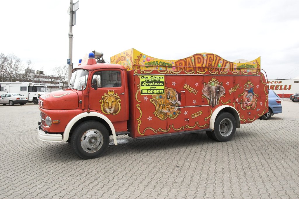 Zirkus Barelli Fahrzeugkonvoi